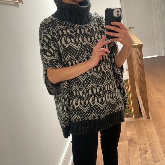 Steve Madden geometric poncho vest turtle neck black white knit OS - Picture 11 of 13